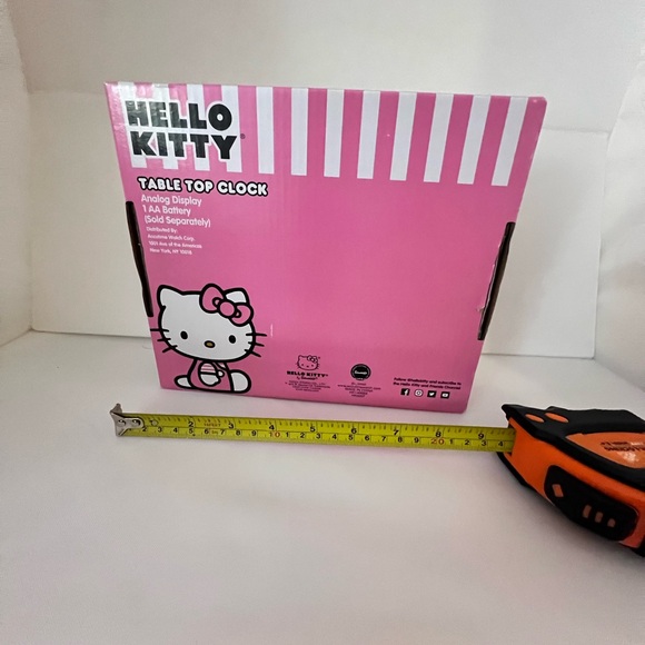 Hello Kitty table top clock with a white and pink design #HelloKitty - Picture 2 of 3